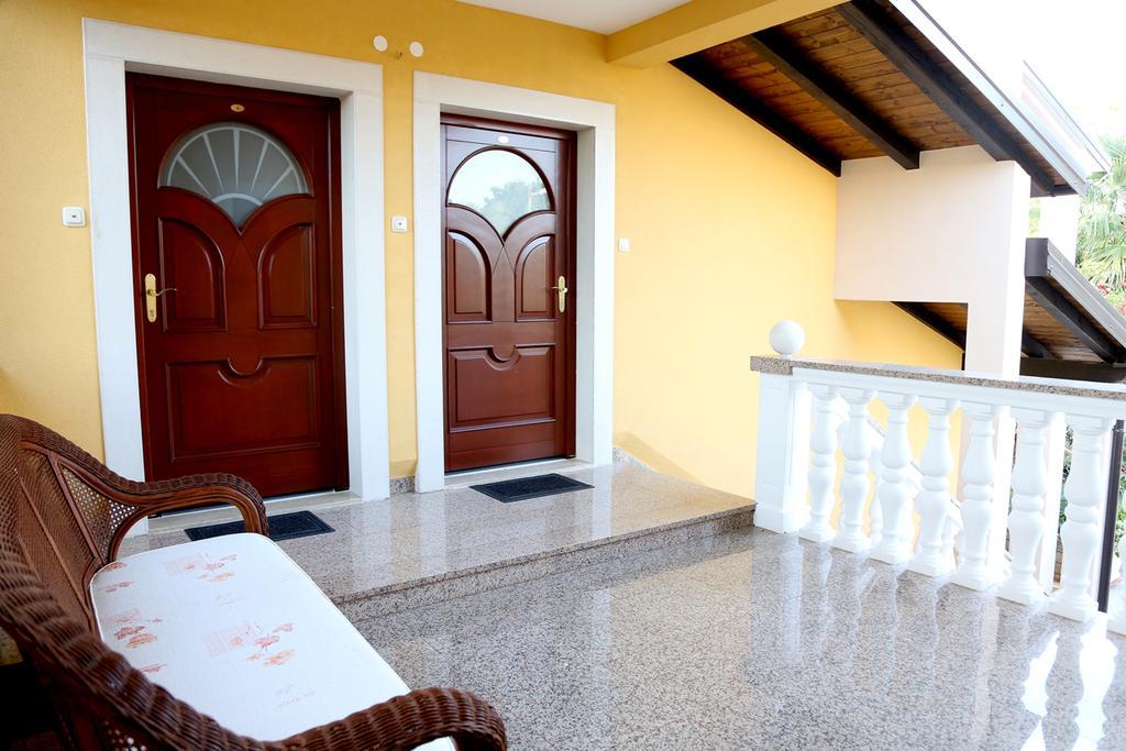 Apartments Max Върсар Екстериор снимка
