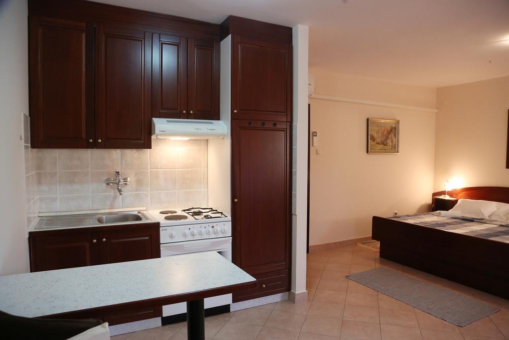 Apartments Max Върсар Екстериор снимка