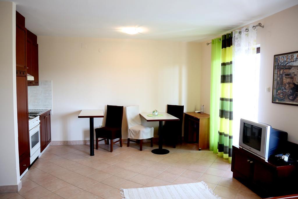 Apartments Max Върсар Екстериор снимка