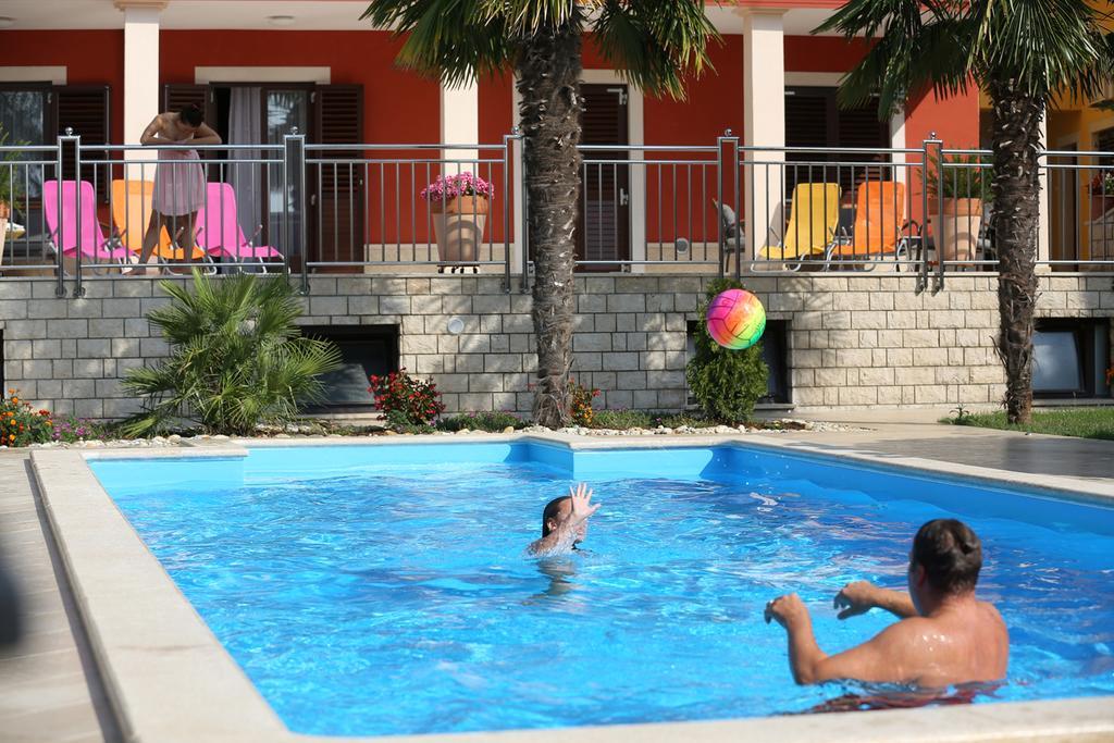 Apartments Max Върсар Екстериор снимка