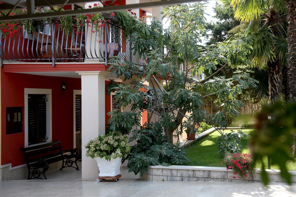 Apartments Max Върсар Екстериор снимка