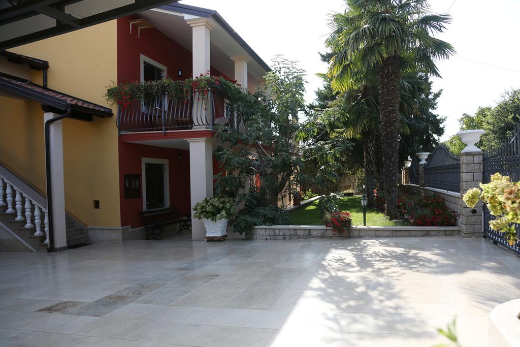 Apartments Max Върсар Екстериор снимка
