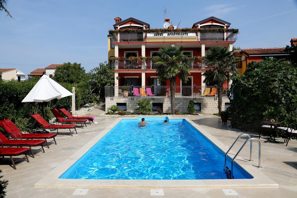 Apartments Max Върсар Екстериор снимка